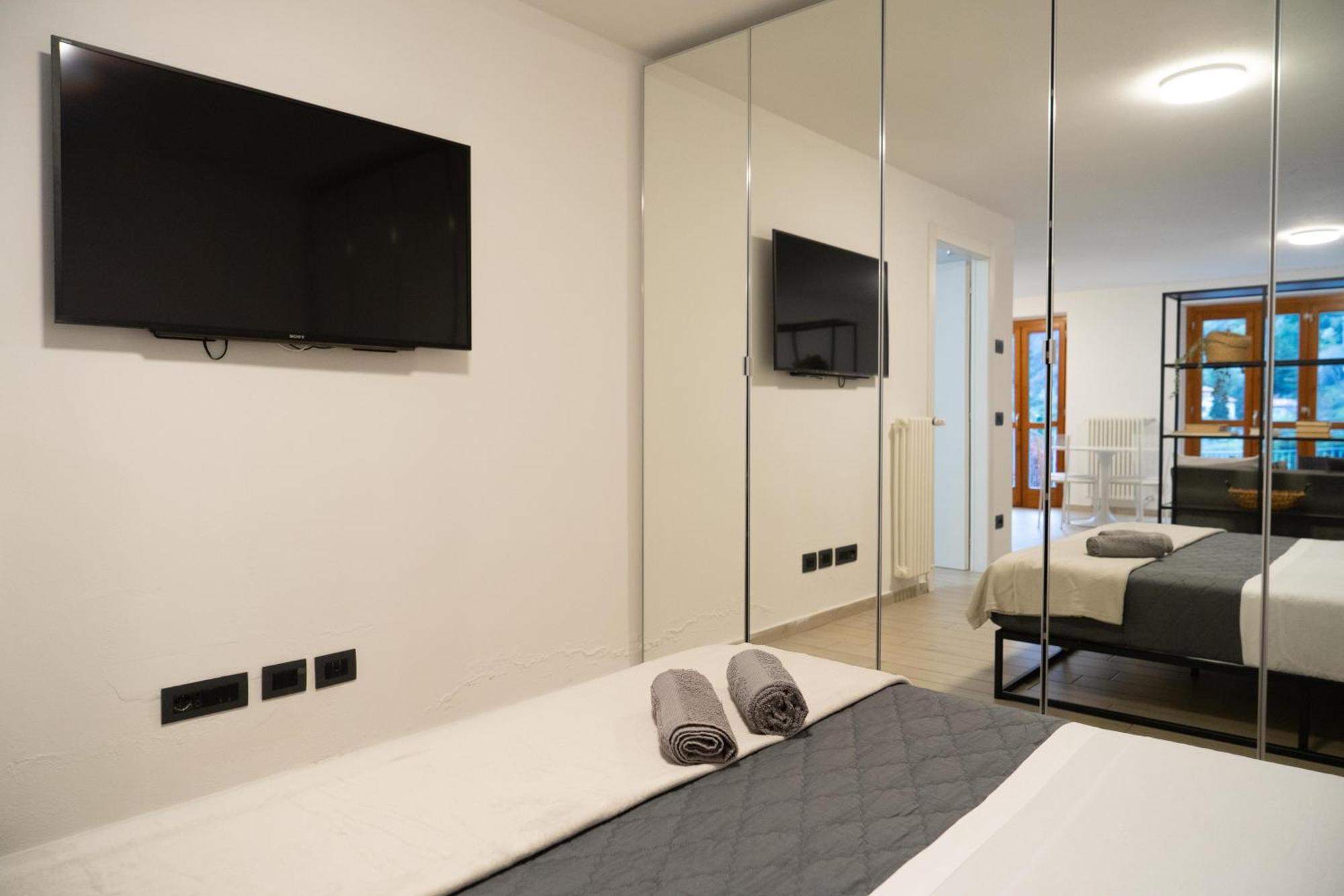 Vista Dolce Isola _ Lakeview Pool, Terrace & Garden Apartment Argegno Rom bilde